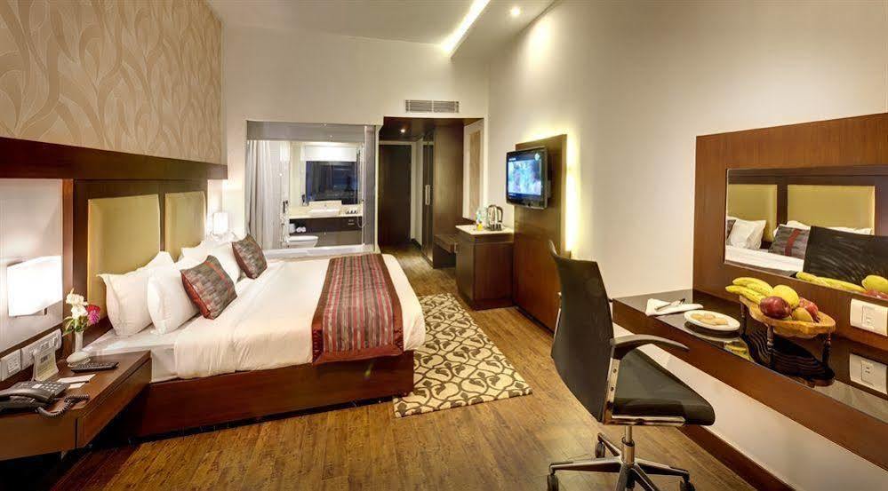 Hotel Hindusthan International, Варанаси Экстерьер фото